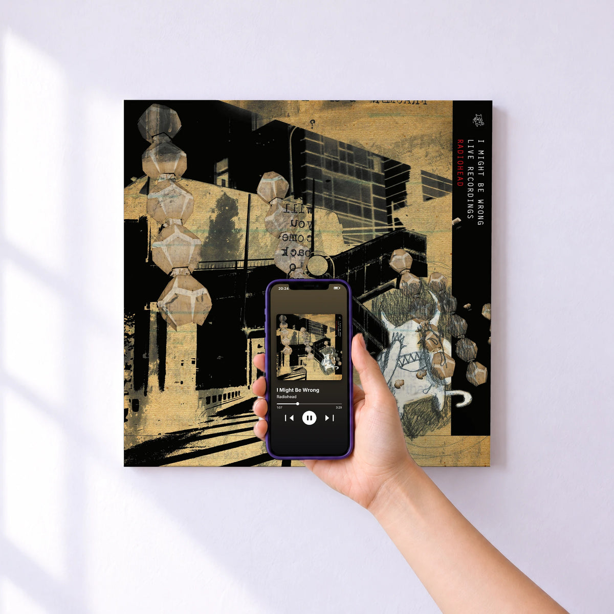 Affiche connectée I Might Be Wrong de Radiohead au mur : l'album se lance en approchant le téléphone