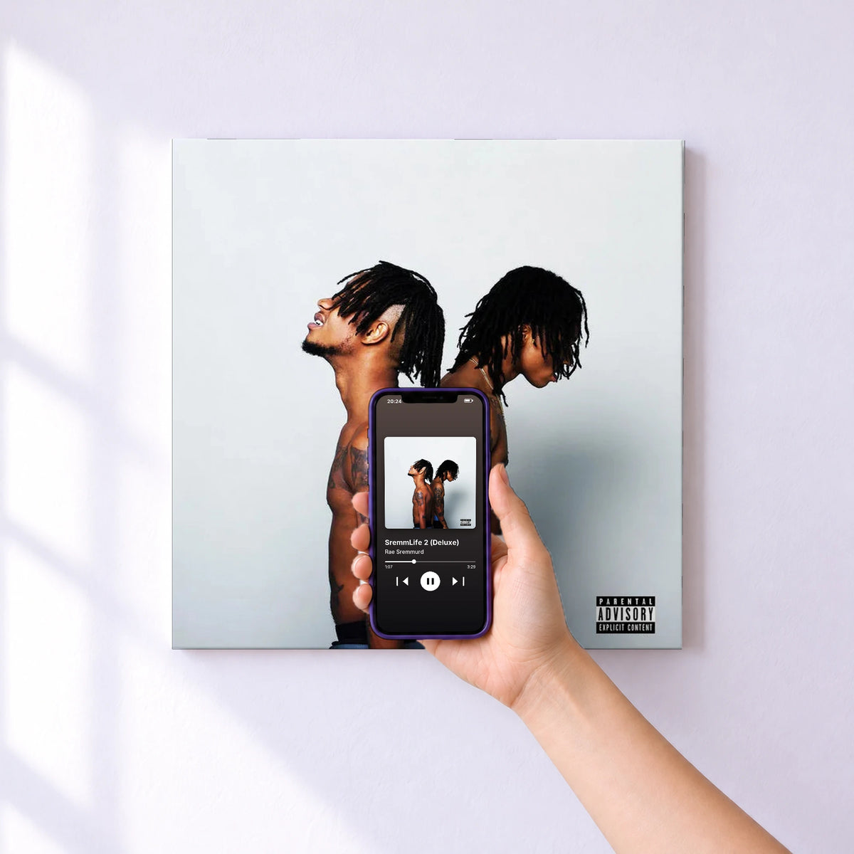 Affiche connectée SremmLife 2 (Deluxe) de Rae Sremmurd au mur : l'album se lance en approchant le téléphone