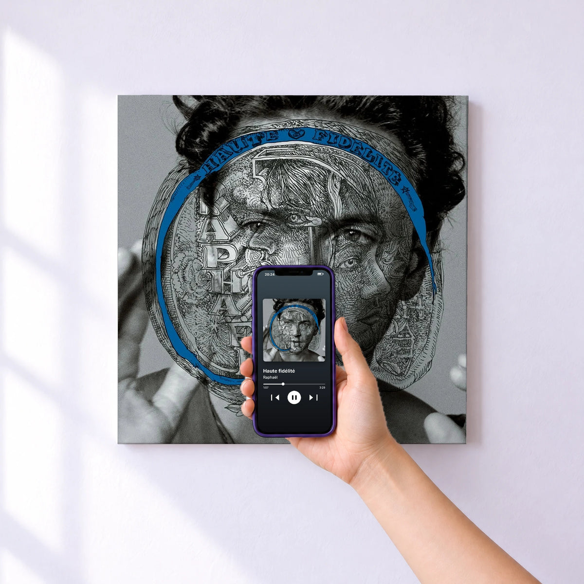 Affiche connectée Haute fidélité de Raphaël au mur : l'album se lance en approchant le téléphone