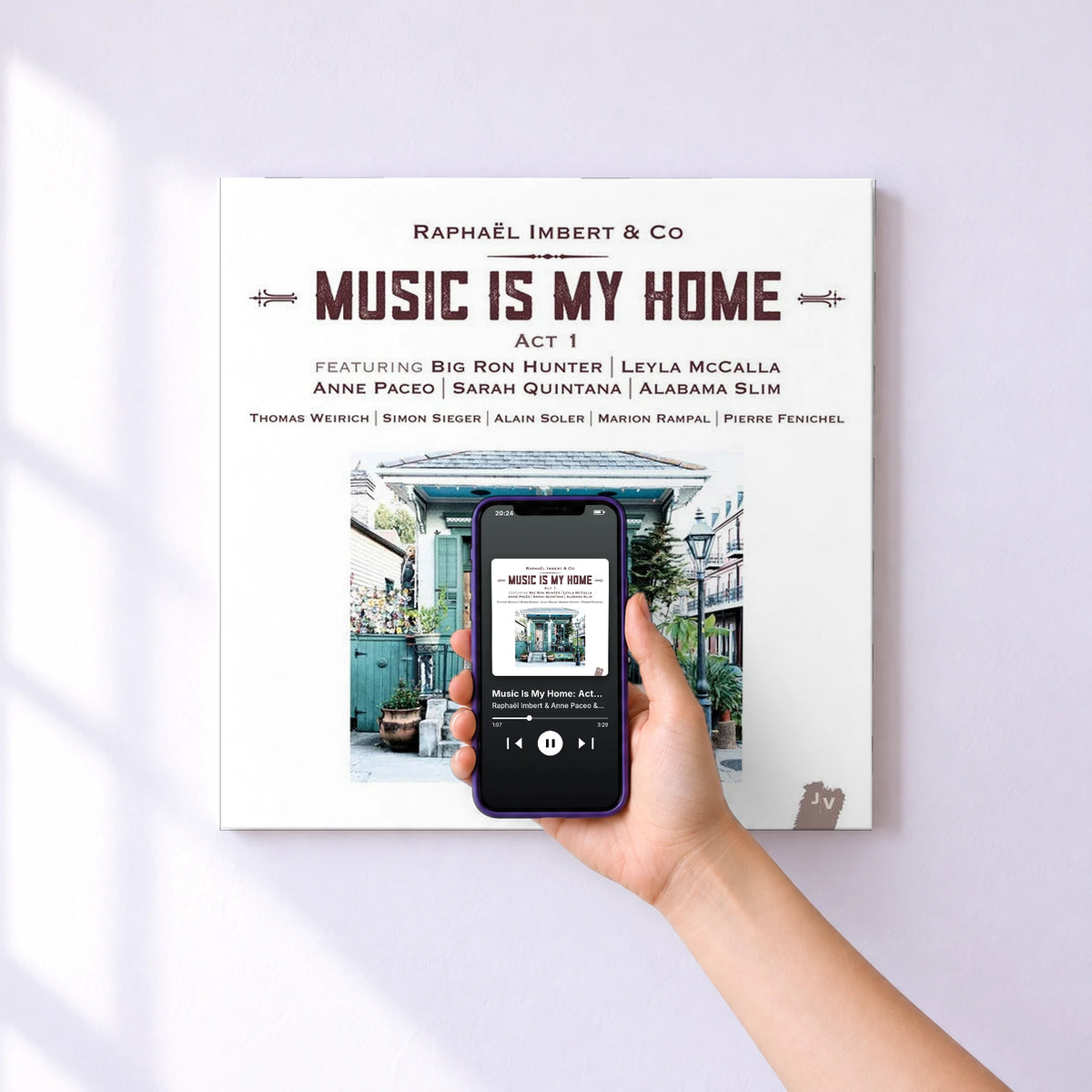 Affiche connectée Music Is My Home: Act 1 (Bonus Track Version) de Raphaël Imbert & Anne Paceo & Big Ron Hunter & Leyla McCalla au mur : l'album se lance en approchant le téléphone