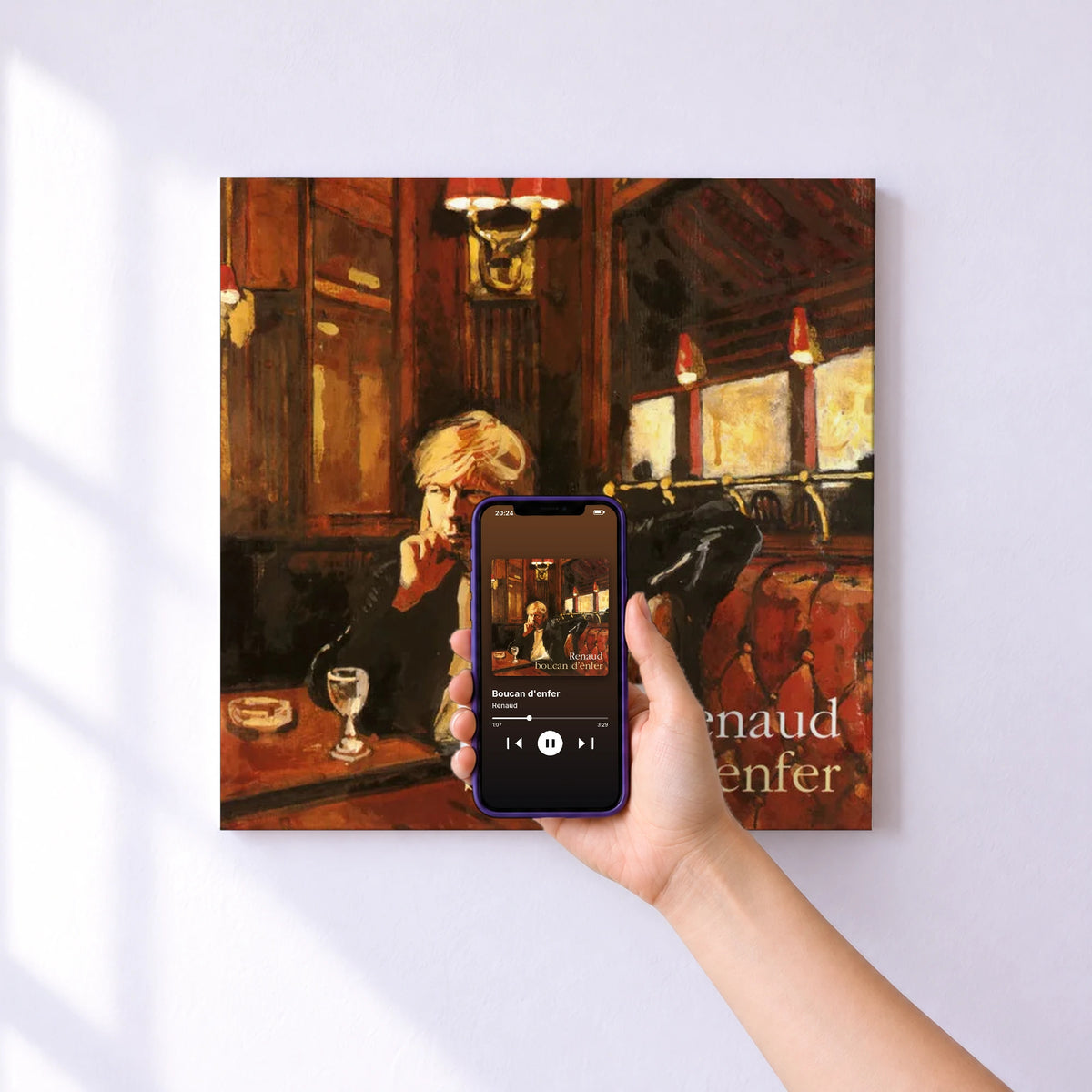 Affiche connectée Boucan d'enfer de Renaud au mur : l'album se lance en approchant le téléphone
