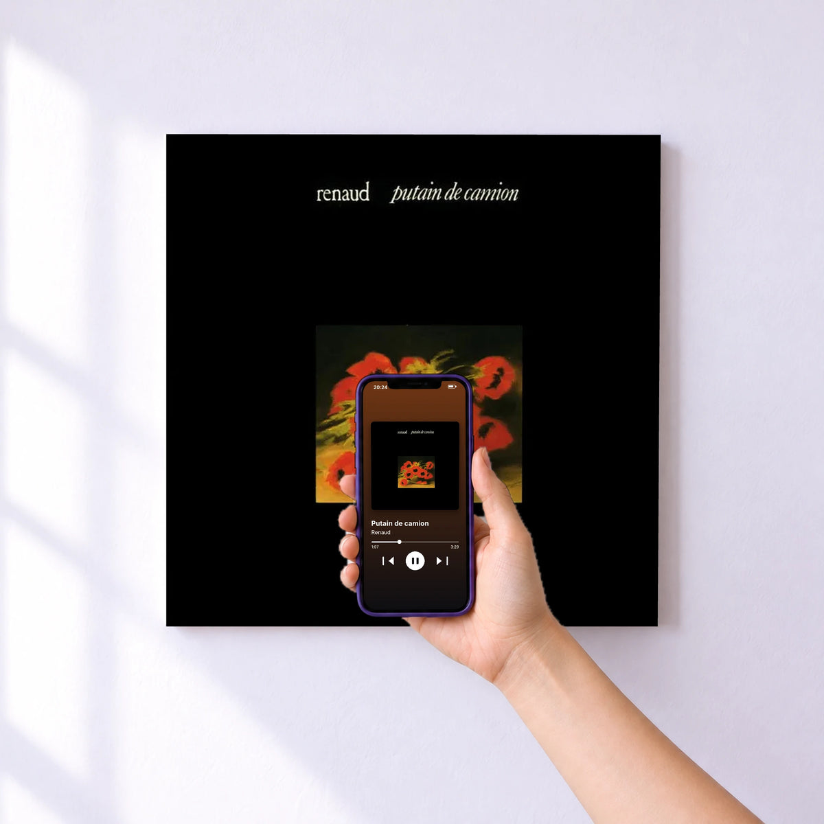 Affiche connectée Putain de camion de Renaud au mur : l'album se lance en approchant le téléphone