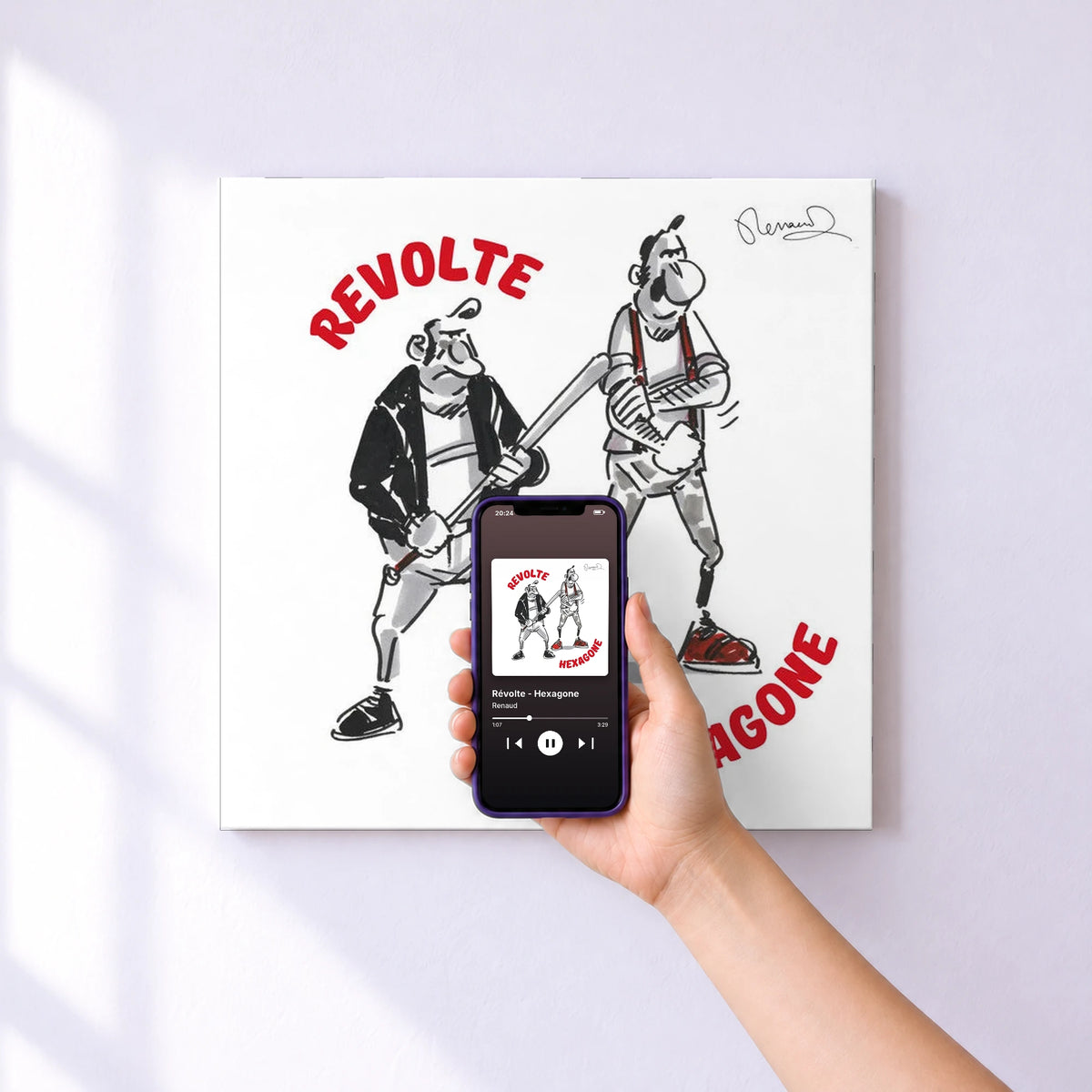 Affiche connectée Révolte - Hexagone de Renaud au mur : l'album se lance en approchant le téléphone