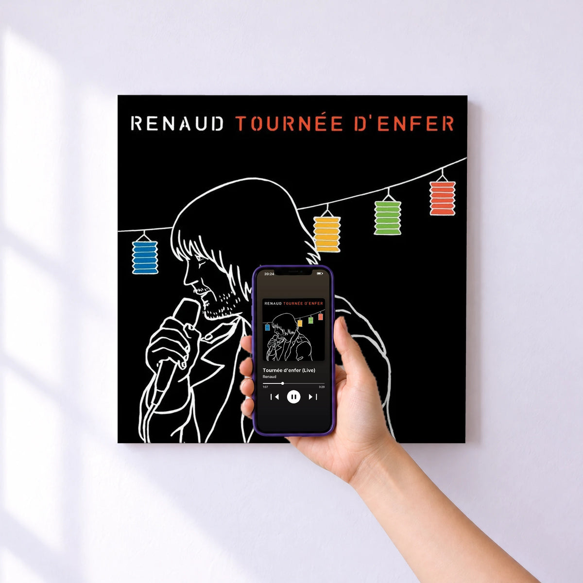 Affiche connectée Tournée d'enfer (Live) de Renaud au mur : l'album se lance en approchant le téléphone