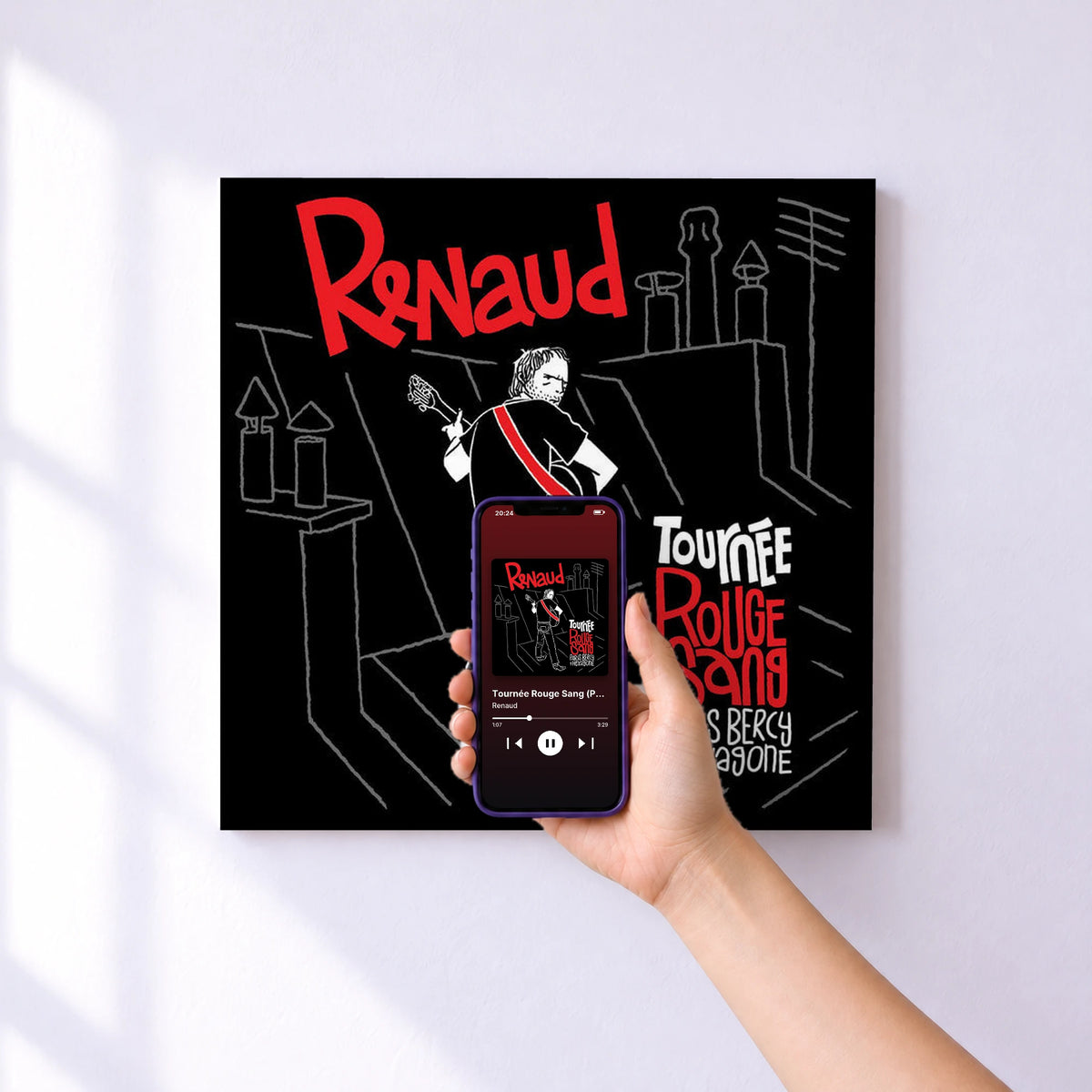 Affiche connectée Tournée Rouge Sang (Paris Bercy + Hexagone) [Live] de Renaud au mur : l'album se lance en approchant le téléphone