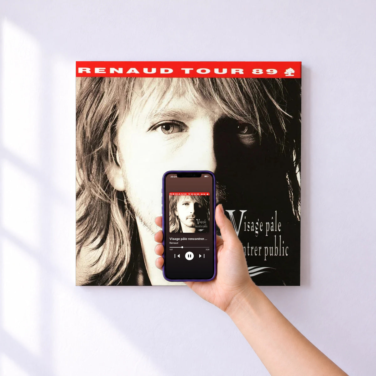 Affiche connectée Visage pâle rencontrer public (Live) de Renaud au mur : l'album se lance en approchant le téléphone