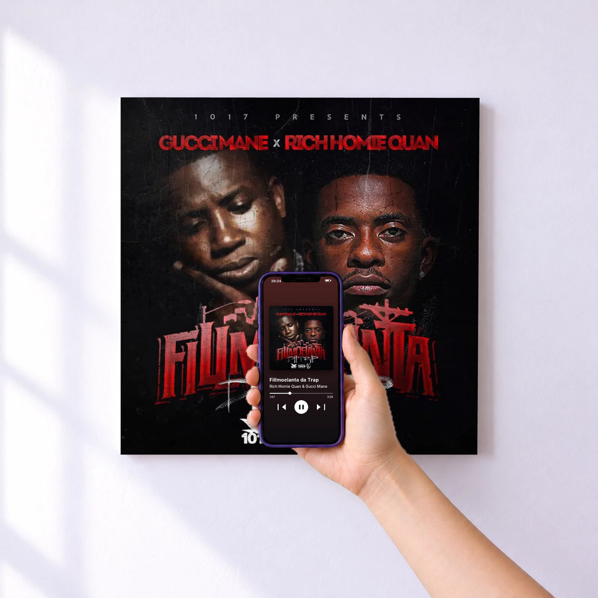 Affiche connectée Fillmoelanta da Trap de Rich Homie Quan & Gucci Mane au mur : l'album se lance en approchant le téléphone