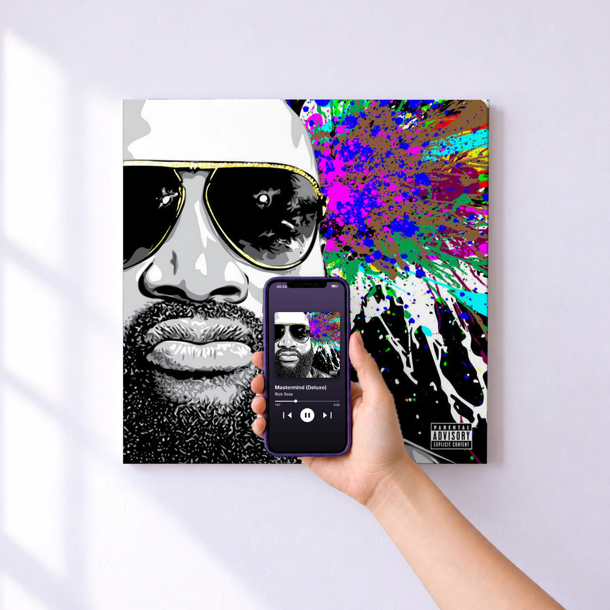 Affiche connectée Mastermind (Deluxe) de Rick Ross au mur : l'album se lance en approchant le téléphone