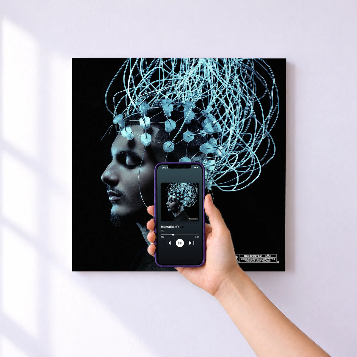 Affiche connectée Mentalité (Pt. 1) de RK au mur : l'album se lance en approchant le téléphone