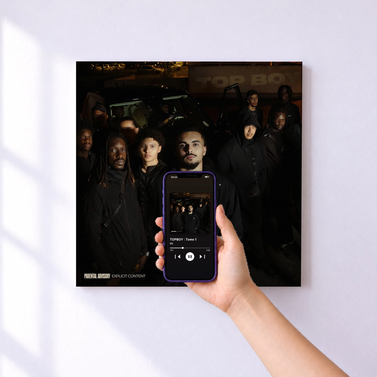 Affiche connectée TOPBOY : Tome 1 de RK au mur : l'album se lance en approchant le téléphone