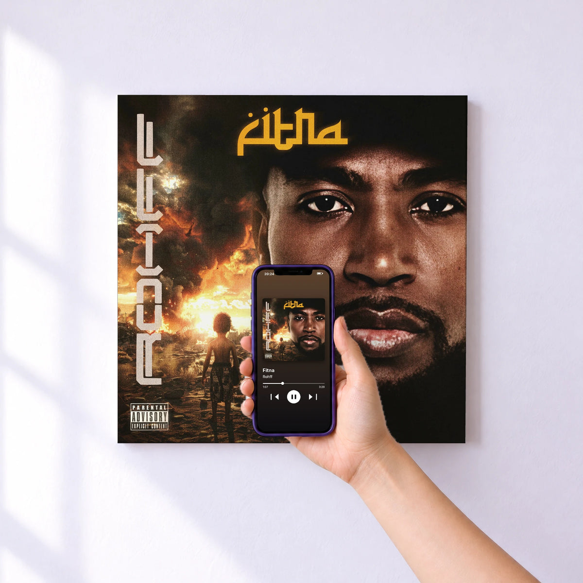Affiche connectée Fitna de Rohff au mur : l'album se lance en approchant le téléphone