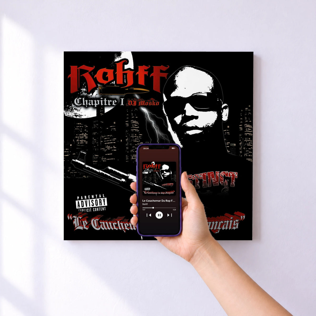 Affiche connectée Le Cauchemar Du Rap Français de Rohff au mur : l'album se lance en approchant le téléphone