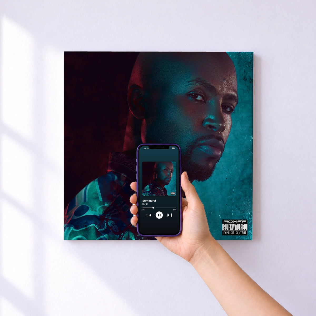 Affiche connectée Surnaturel de Rohff au mur : l'album se lance en approchant le téléphone