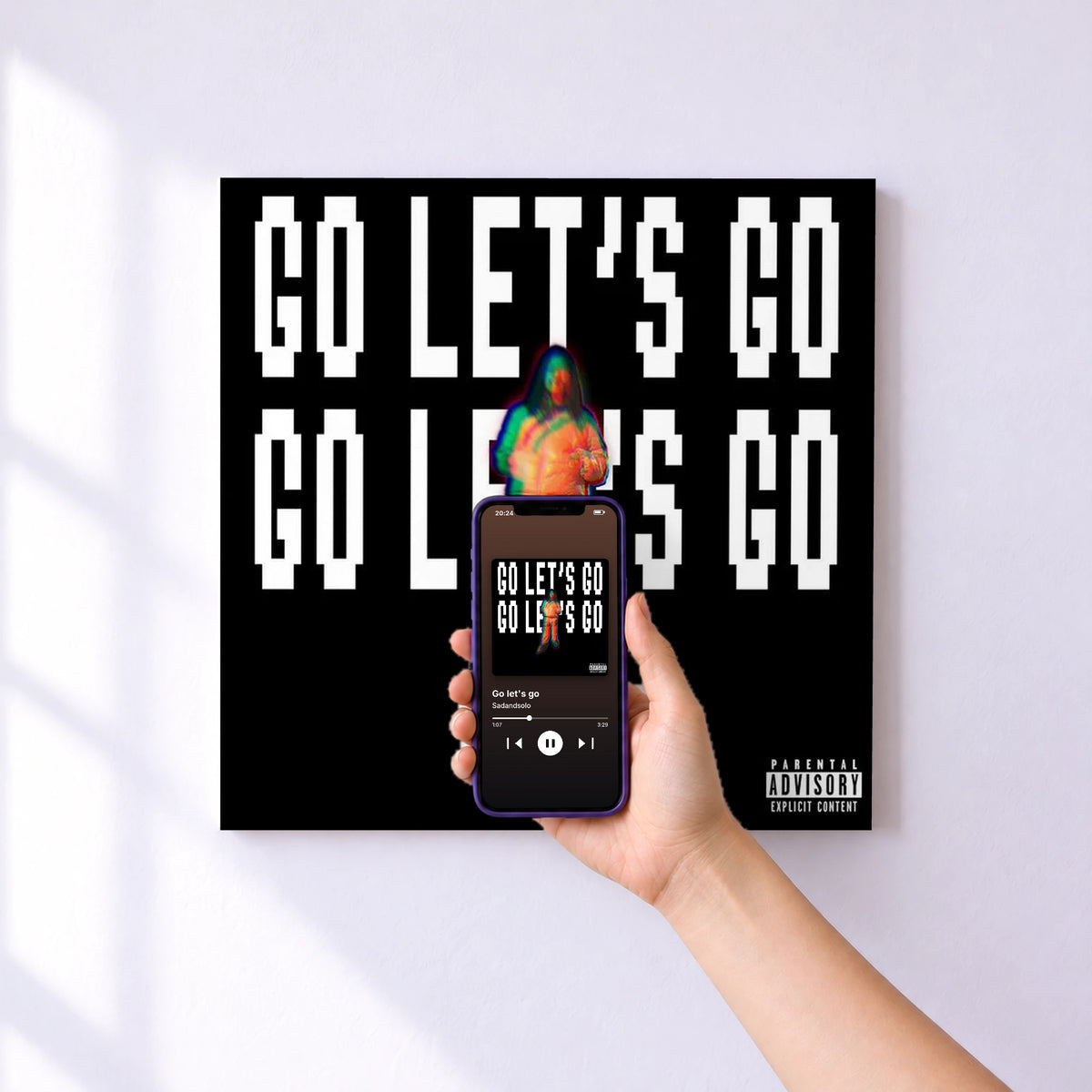 Affiche connectée Go let's go de Sadandsolo au mur : l'album se lance en approchant le téléphone