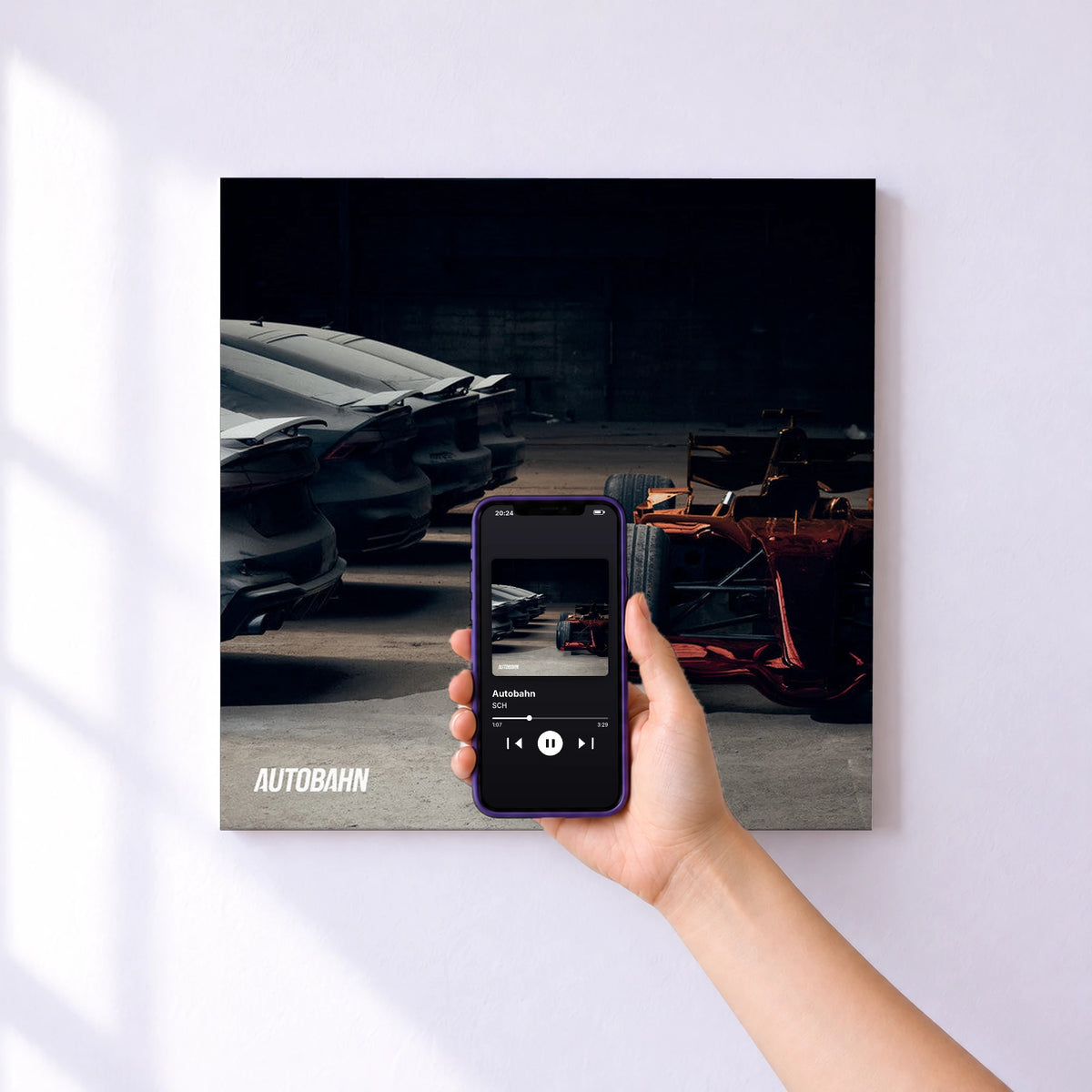 Affiche connectée Autobahn de SCH au mur : l'album se lance en approchant le téléphone