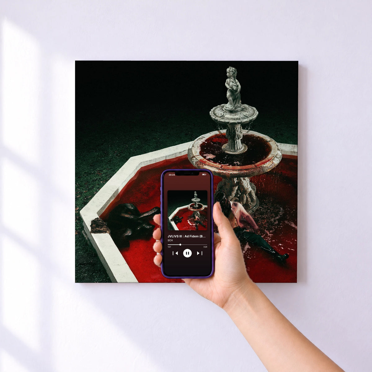Affiche connectée JVLIVS III : Ad Fidem (Bonus) de SCH au mur : l'album se lance en approchant le téléphone