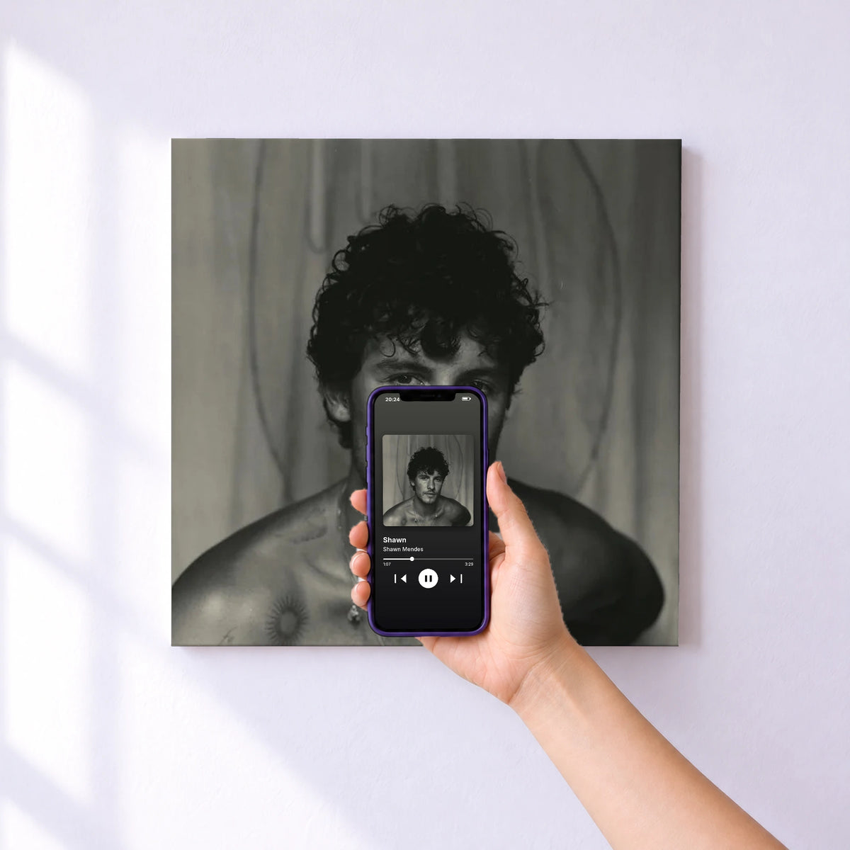 Affiche connectée Shawn de Shawn Mendes au mur : l'album se lance en approchant le téléphone