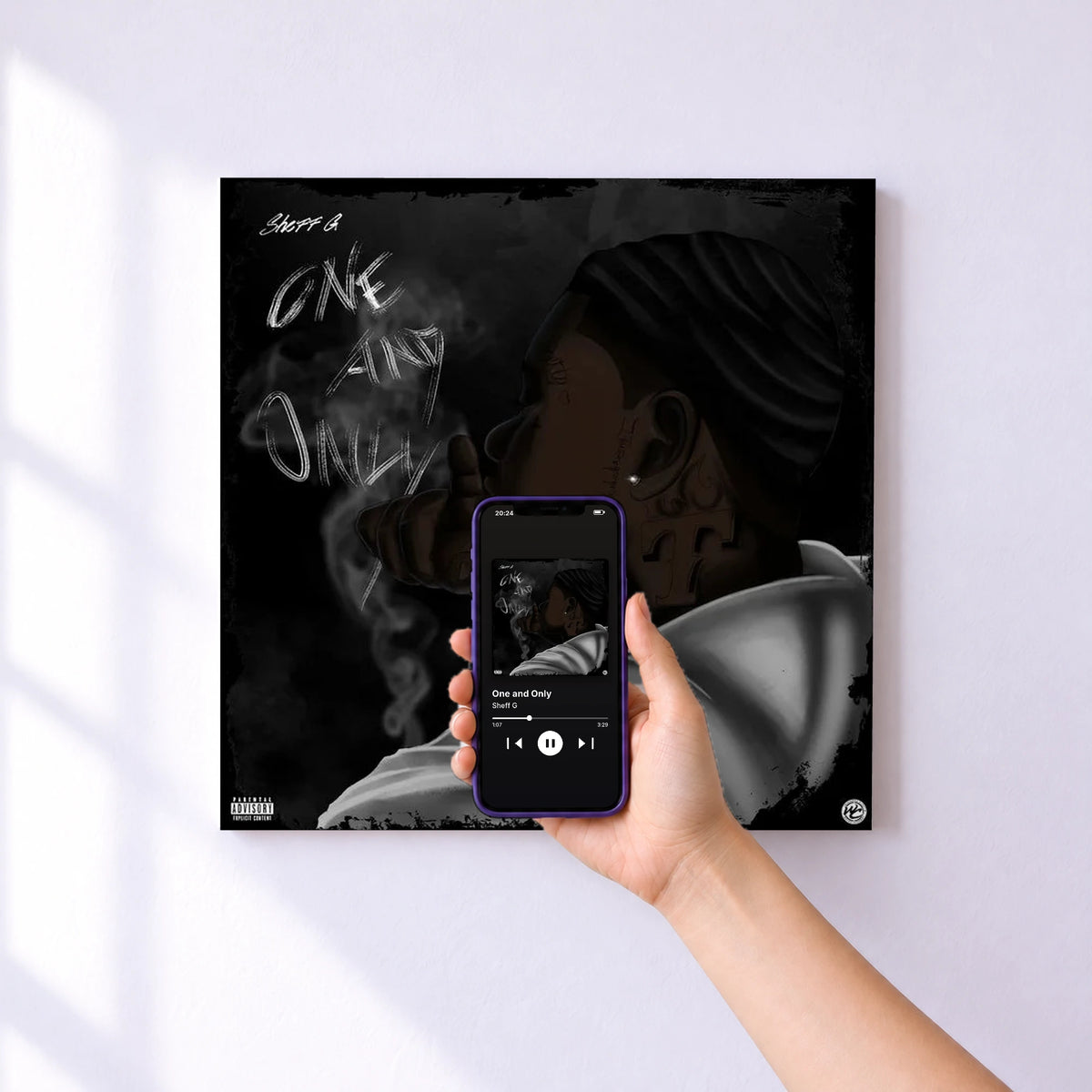 Affiche connectée One and Only de Sheff G au mur : l'album se lance en approchant le téléphone