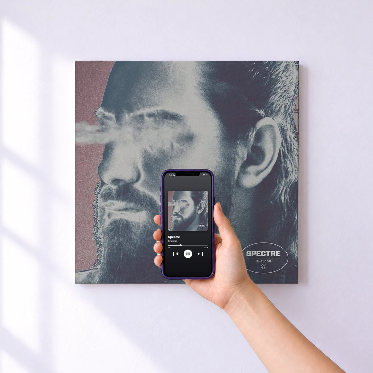 Affiche connectée Spectre de Sheldon au mur : l'album se lance en approchant le téléphone
