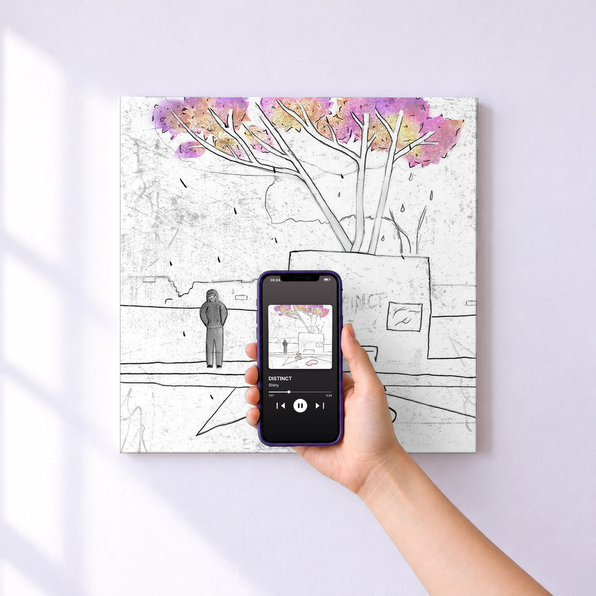 Affiche connectée DISTINCT de Shiny au mur : l'album se lance en approchant le téléphone
