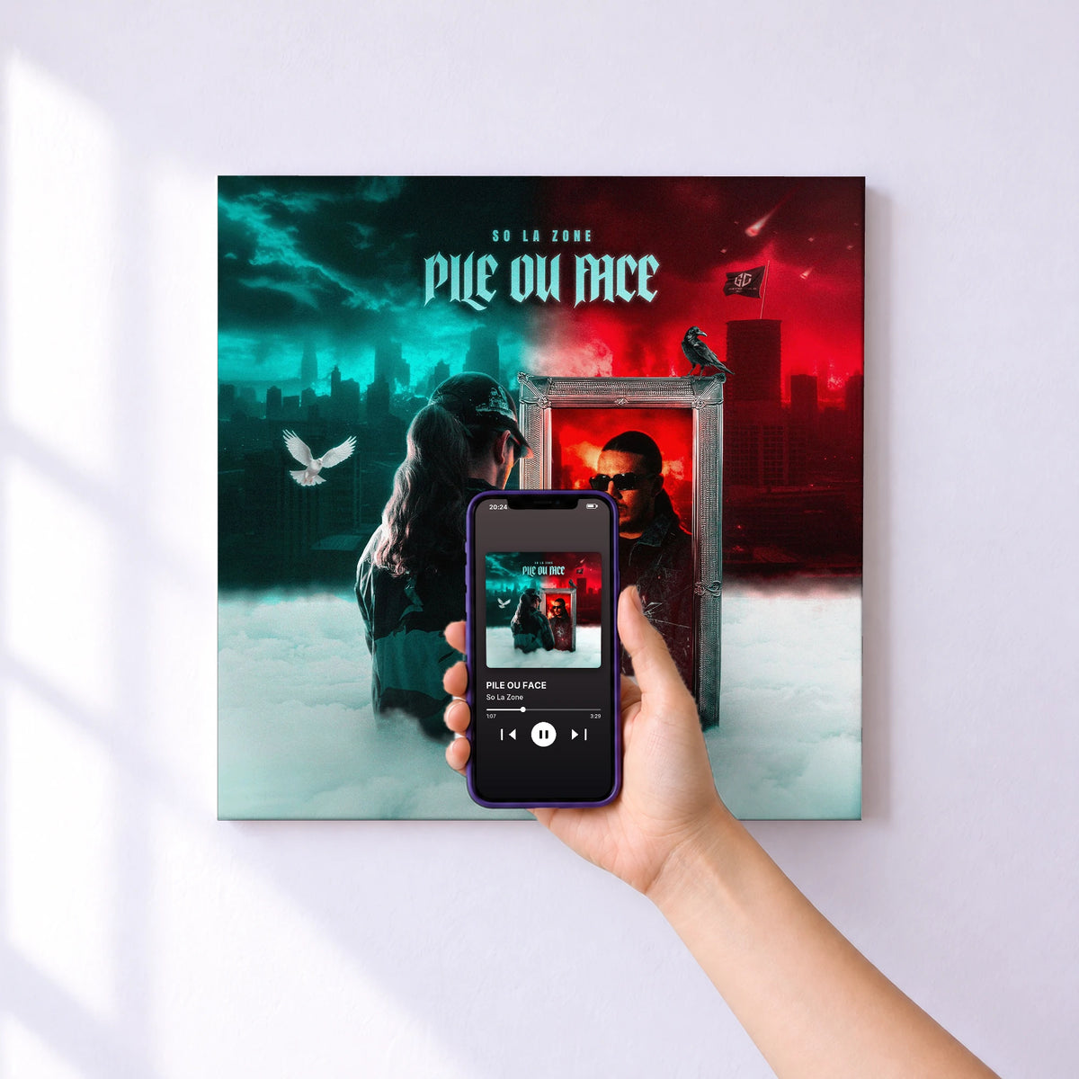 Affiche connectée PILE OU FACE de So La Zone au mur : l'album se lance en approchant le téléphone