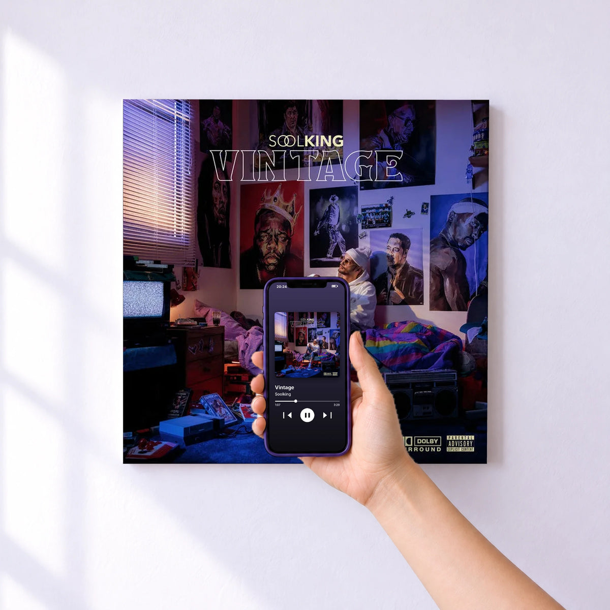 Affiche connectée Vintage de Soolking au mur : l'album se lance en approchant le téléphone