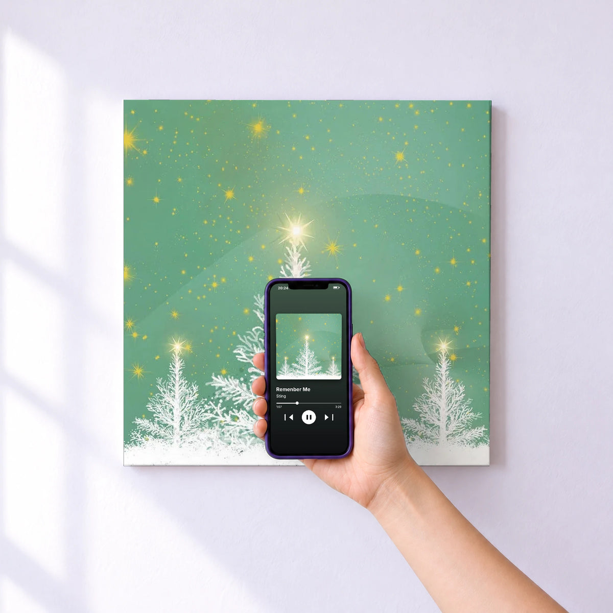 Affiche connectée Remenber Me de Sting au mur : l'album se lance en approchant le téléphone