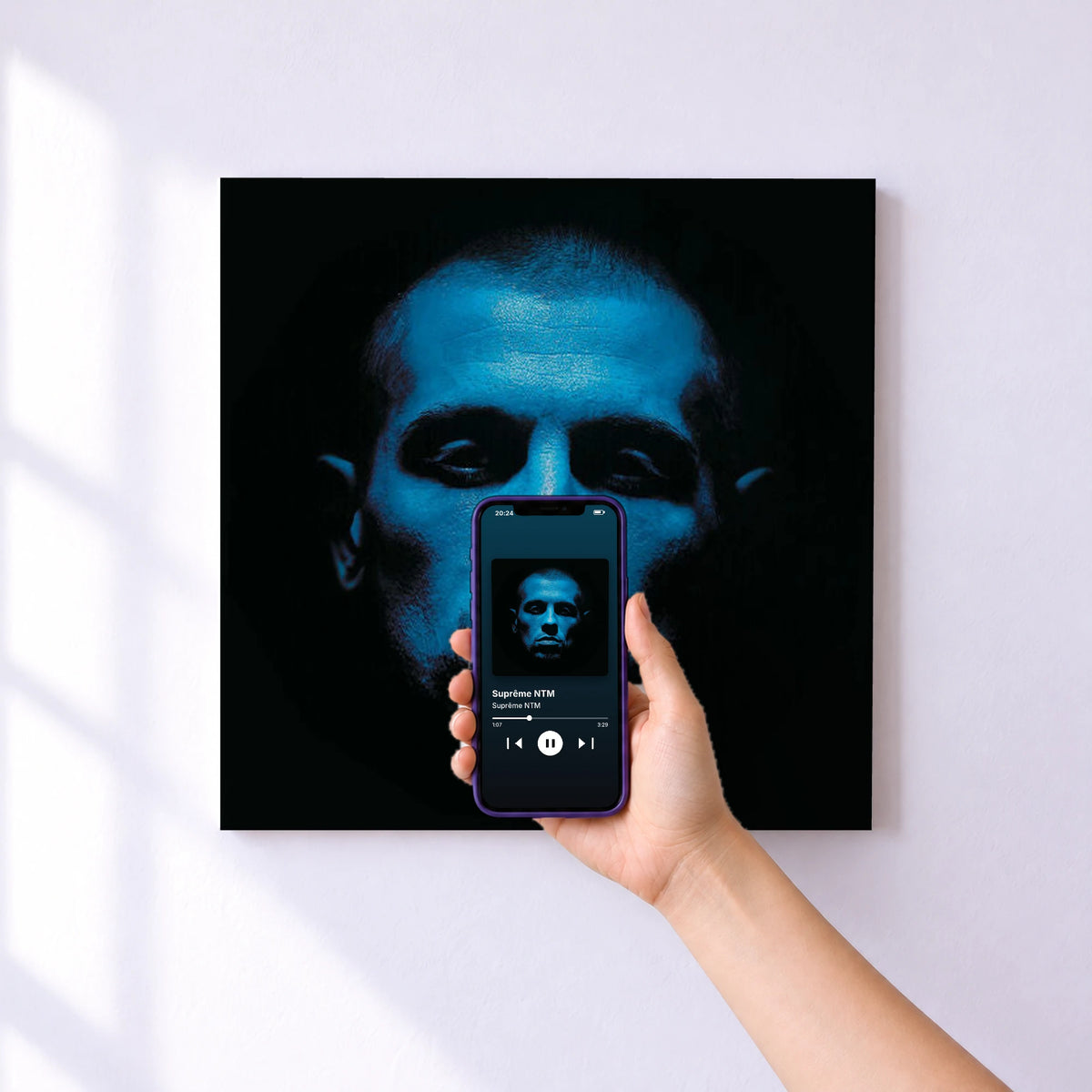 Affiche connectée Suprême NTM de Suprême NTM au mur : l'album se lance en approchant le téléphone