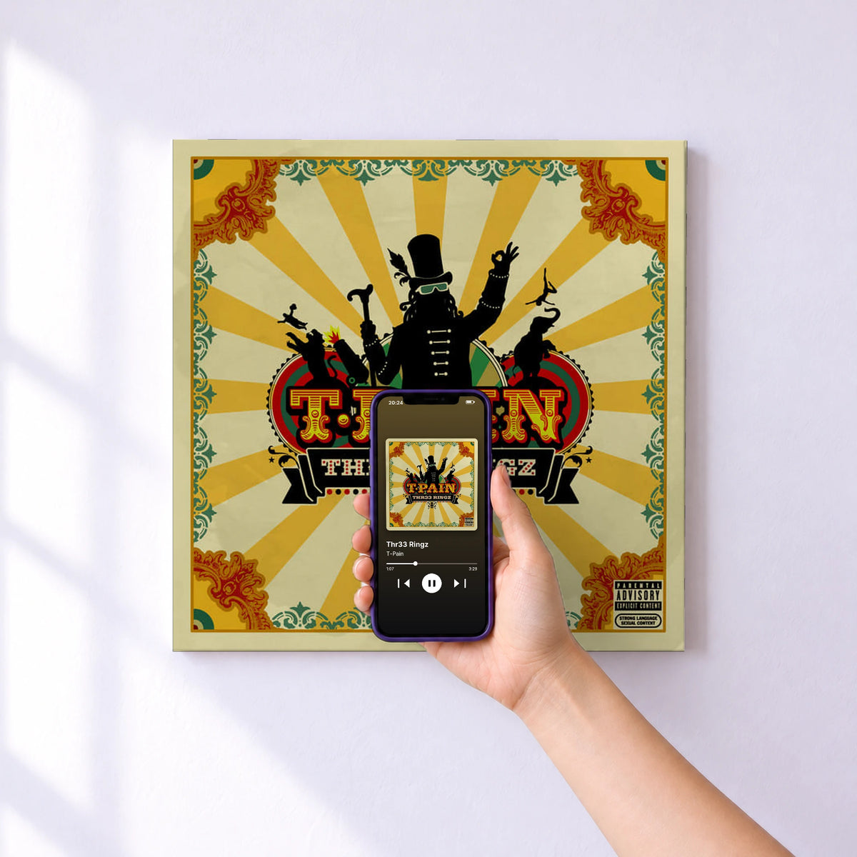 Affiche connectée Thr33 Ringz de T-Pain au mur : l'album se lance en approchant le téléphone