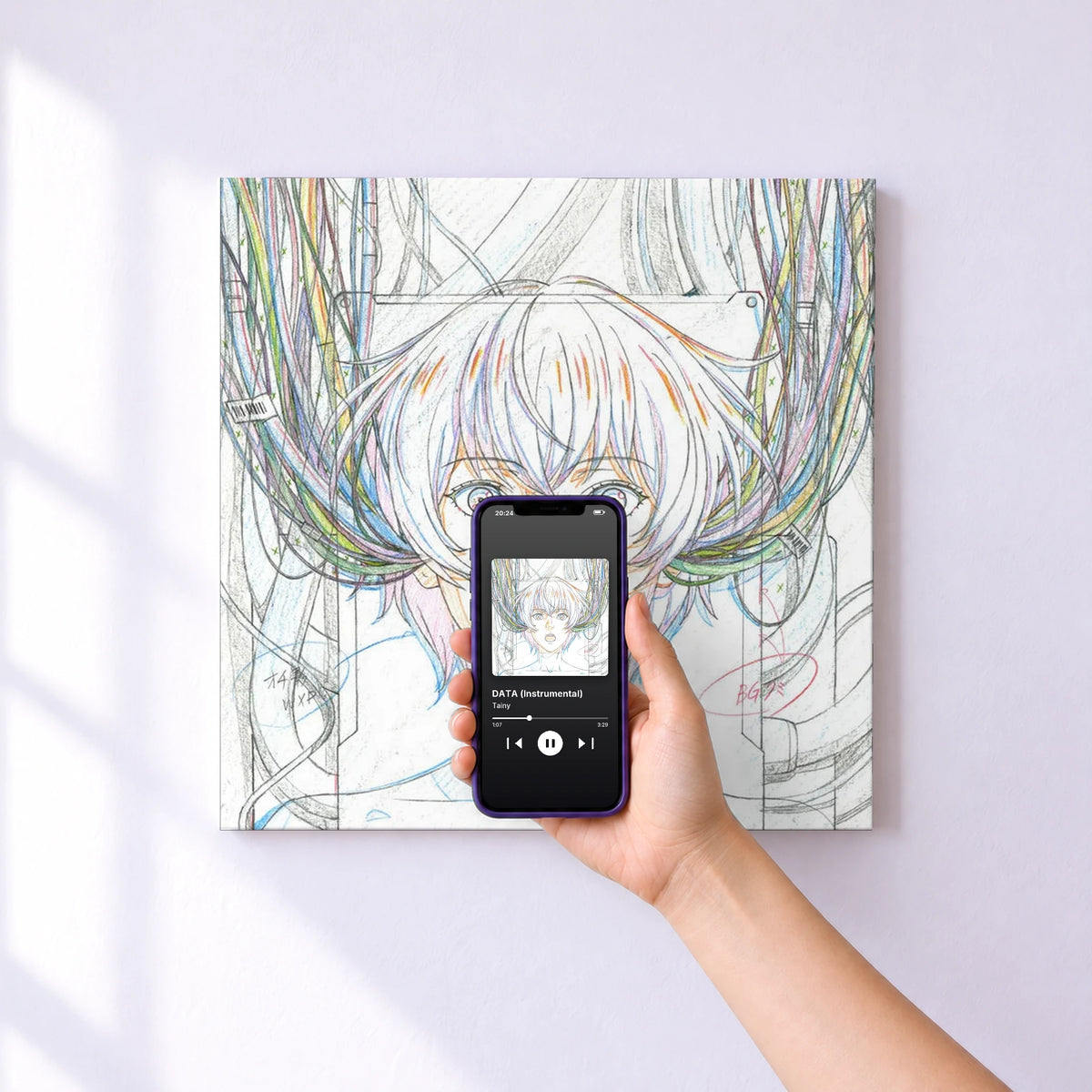 Affiche connectée DATA (Instrumental) de Tainy au mur : l'album se lance en approchant le téléphone