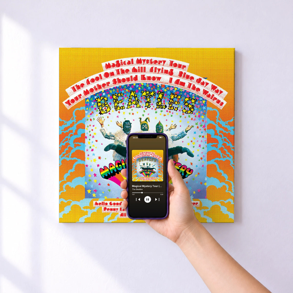 Affiche connectée Magical Mystery Tour (Remastered) de The Beatles au mur : l'album se lance en approchant le téléphone