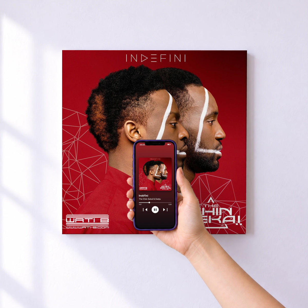 Affiche connectée Indéfini de The Chin Sekaï & Dadju au mur : l'album se lance en approchant le téléphone