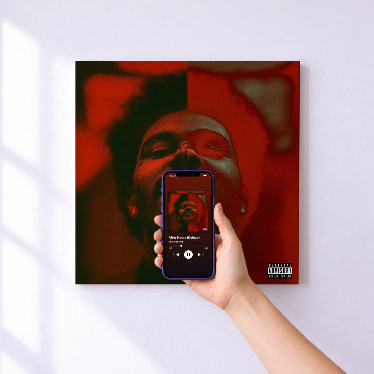Affiche connectée After Hours (Deluxe) de The weeknd au mur : l'album se lance en approchant le téléphone