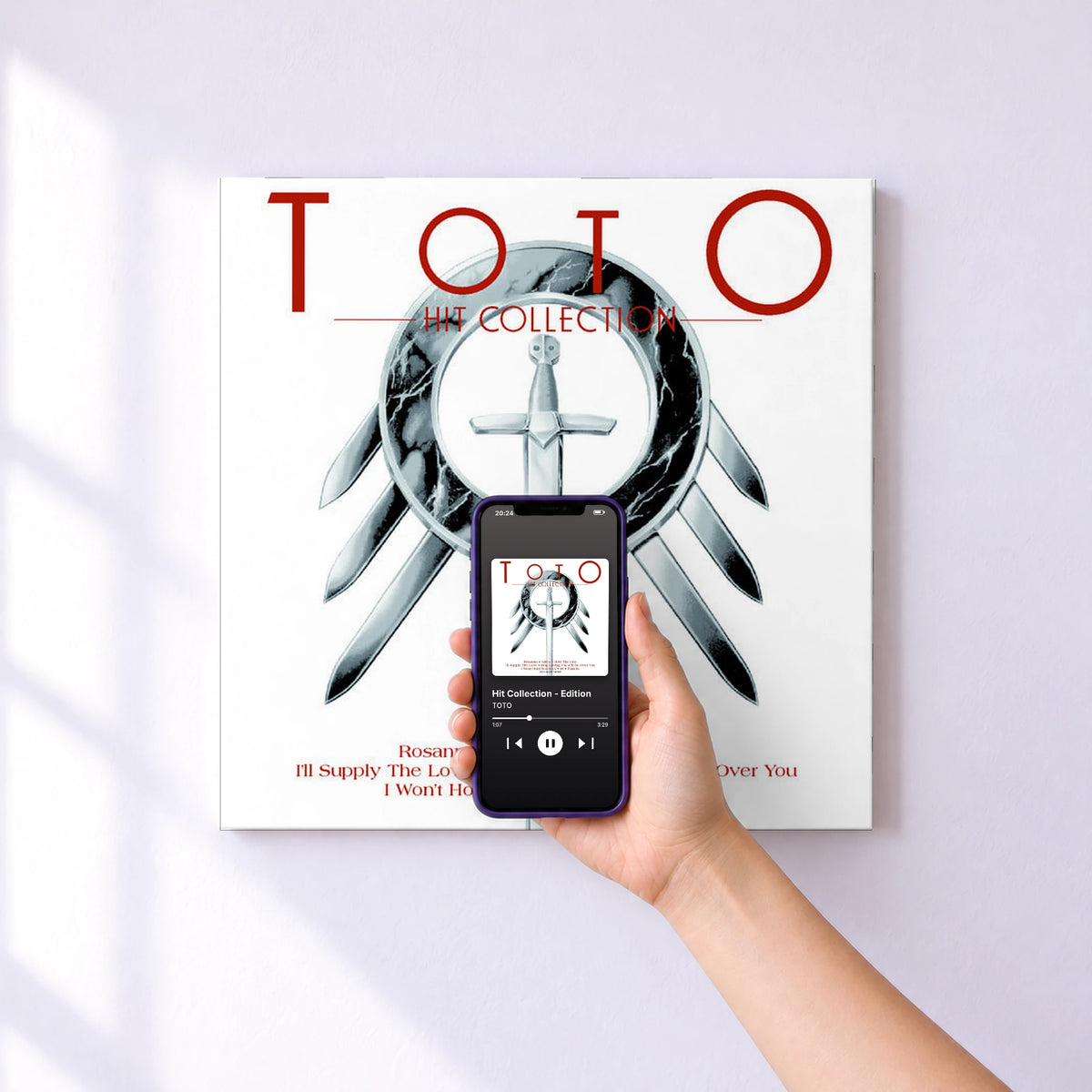 Affiche connectée Hit Collection - Edition de TOTO au mur : l'album se lance en approchant le téléphone