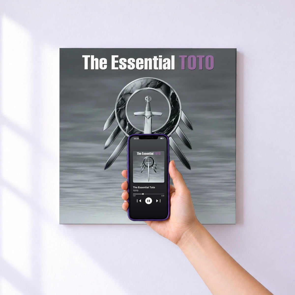 Affiche connectée The Essential Toto de TOTO au mur : l'album se lance en approchant le téléphone