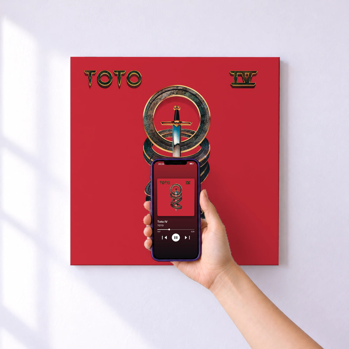 Affiche connectée Toto IV de TOTO au mur : l'album se lance en approchant le téléphone