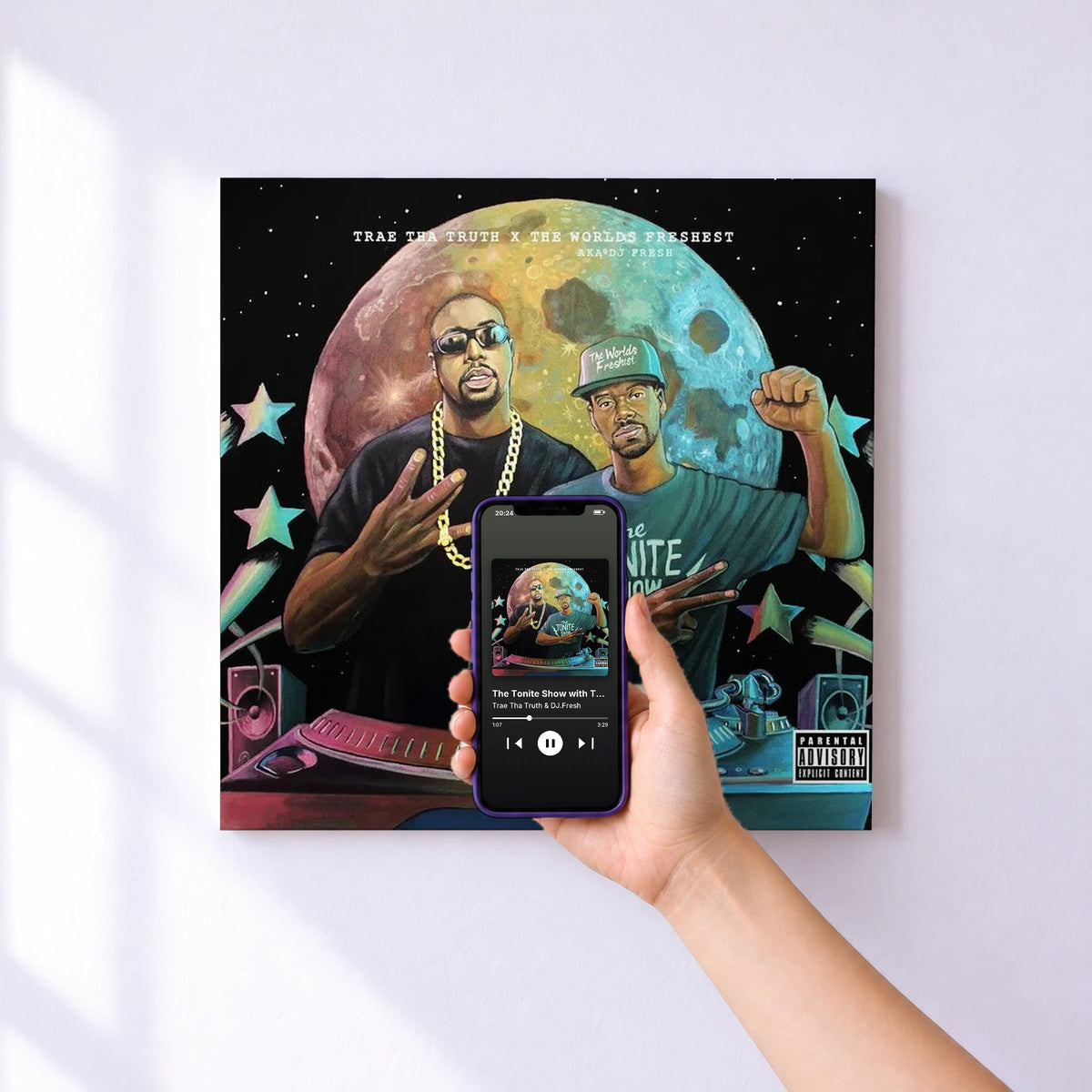 Affiche connectée The Tonite Show with Trae tha Truth & The Worlds Freshest de Trae Tha Truth & DJ.Fresh au mur : l'album se lance en approchant le téléphone