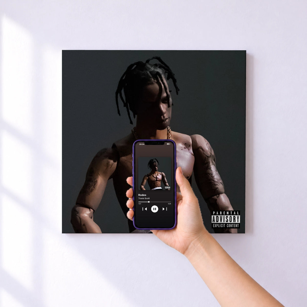 Affiche connectée Rodeo de Travis Scott au mur : l'album se lance en approchant le téléphone