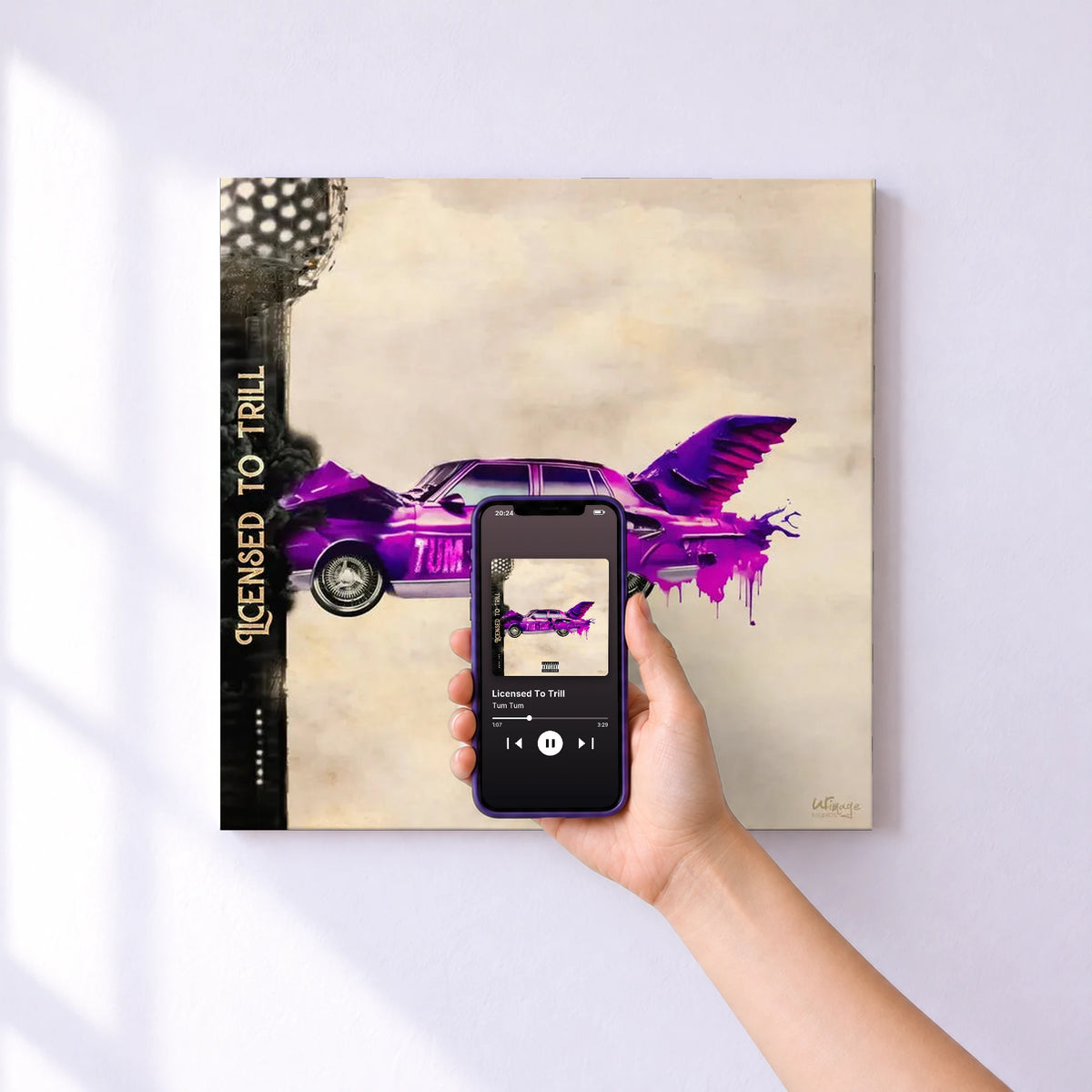 Affiche connectée Licensed To Trill de Tum Tum au mur : l'album se lance en approchant le téléphone