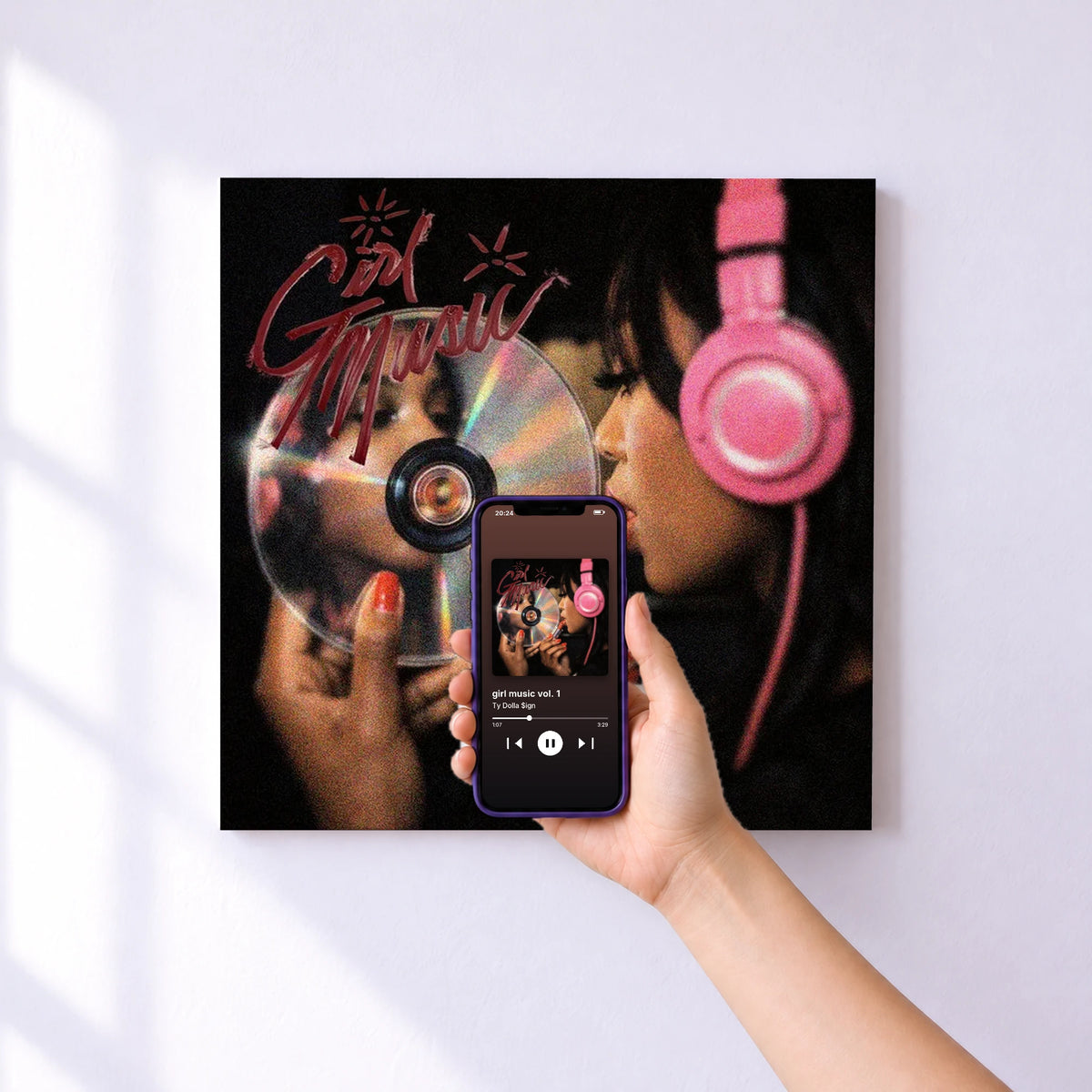Affiche connectée girl music vol. 1 de Ty Dolla $ign au mur : l'album se lance en approchant le téléphone