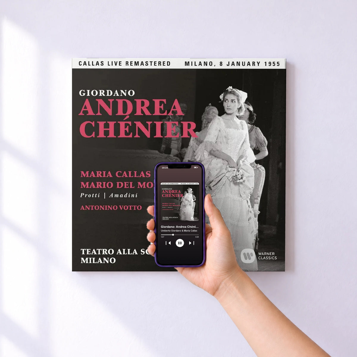 Affiche connectée Giordano: Andrea Chénier (1955 - Milan) - Callas Live Remastered de Umberto Giordano & Maria Callas au mur : l'album se lance en approchant le téléphone