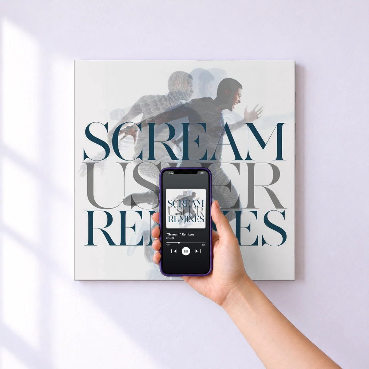 Affiche connectée "Scream" Remixes de USHER au mur : l'album se lance en approchant le téléphone