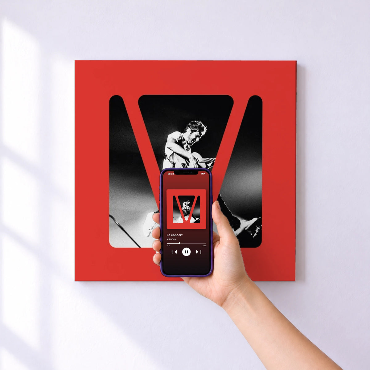 Affiche connectée Le concert de Vianney au mur : l'album se lance en approchant le téléphone