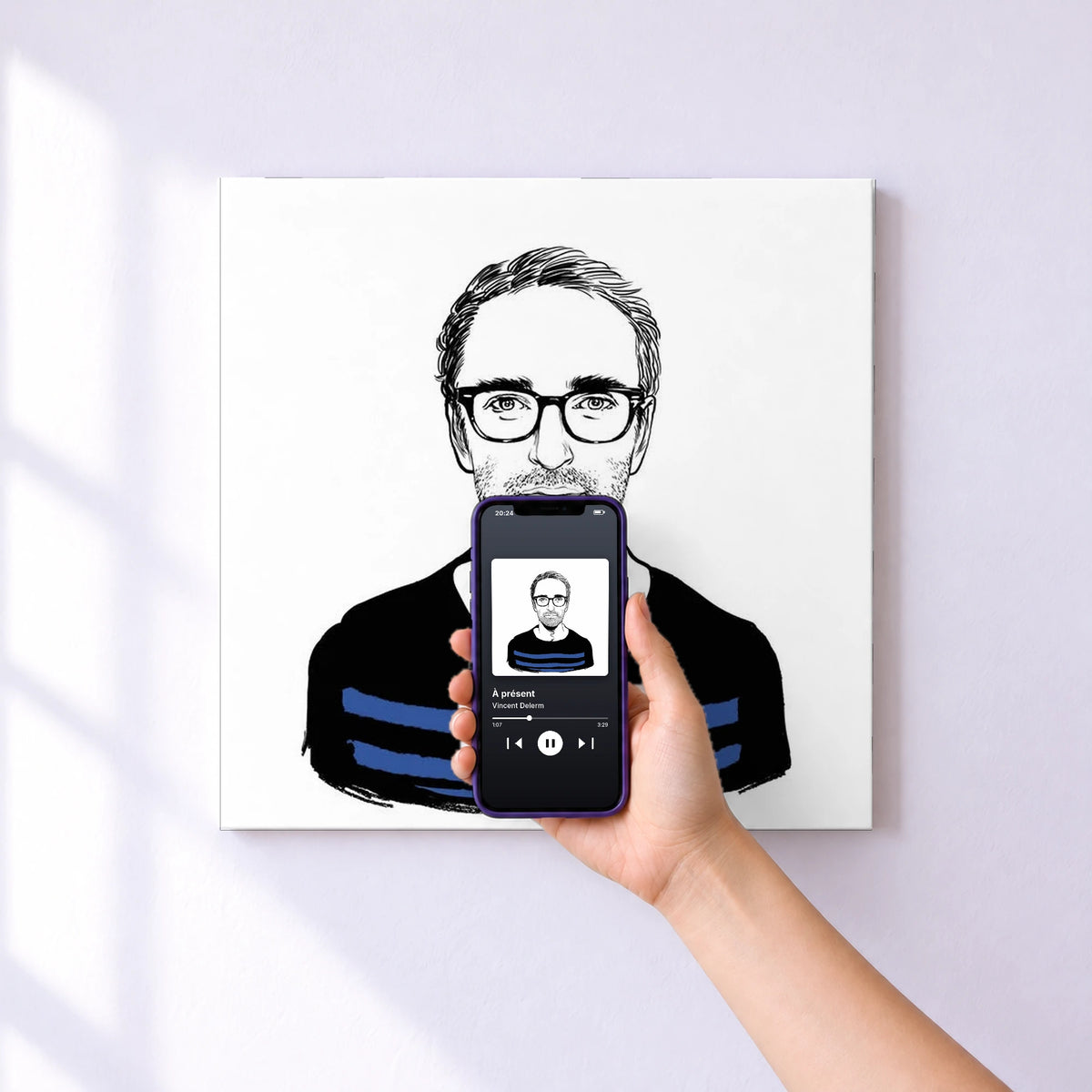 Affiche connectée À présent de Vincent Delerm au mur : l'album se lance en approchant le téléphone