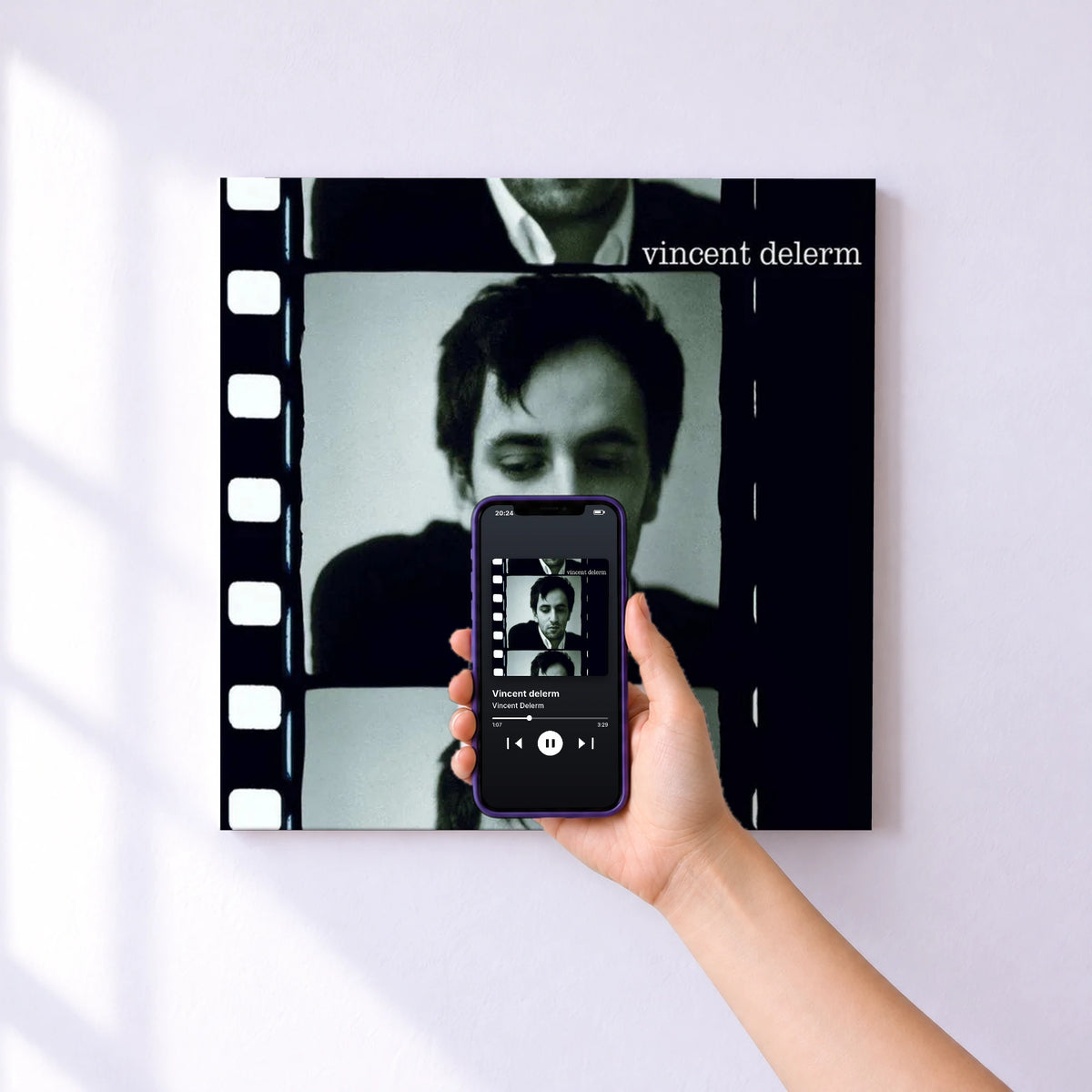 Affiche connectée Vincent delerm de Vincent Delerm au mur : l'album se lance en approchant le téléphone