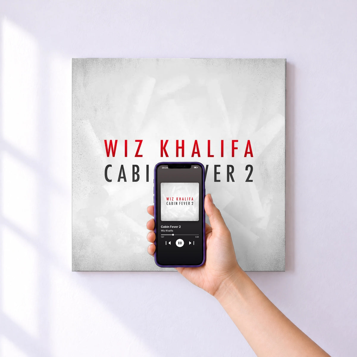 Affiche connectée Cabin Fever 2 de Wiz Khalifa au mur : l'album se lance en approchant le téléphone