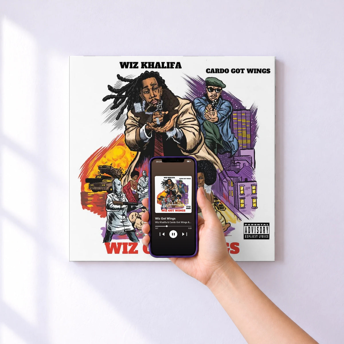 Affiche connectée Wiz Got Wings de Wiz Khalifa & Cardo Got Wings & Sledgren au mur : l'album se lance en approchant le téléphone