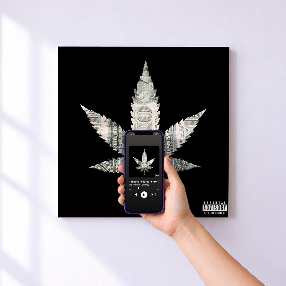 Affiche connectée Roofless Records For Drop Tops: Disc 1 de Wiz Khalifa & Curren$y au mur : l'album se lance en approchant le téléphone