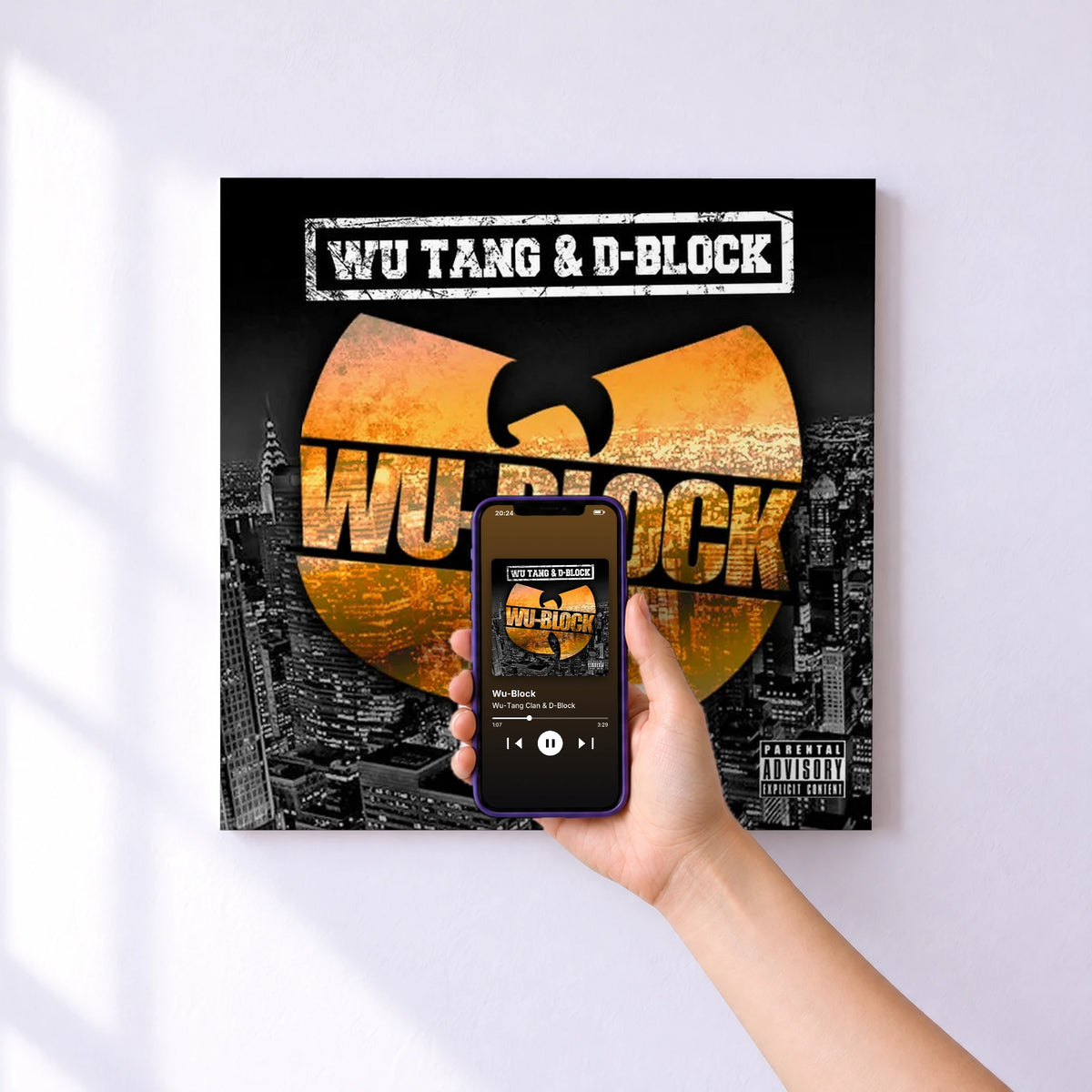 Affiche connectée Wu-Block de Wu-Tang Clan & D-Block au mur : l'album se lance en approchant le téléphone