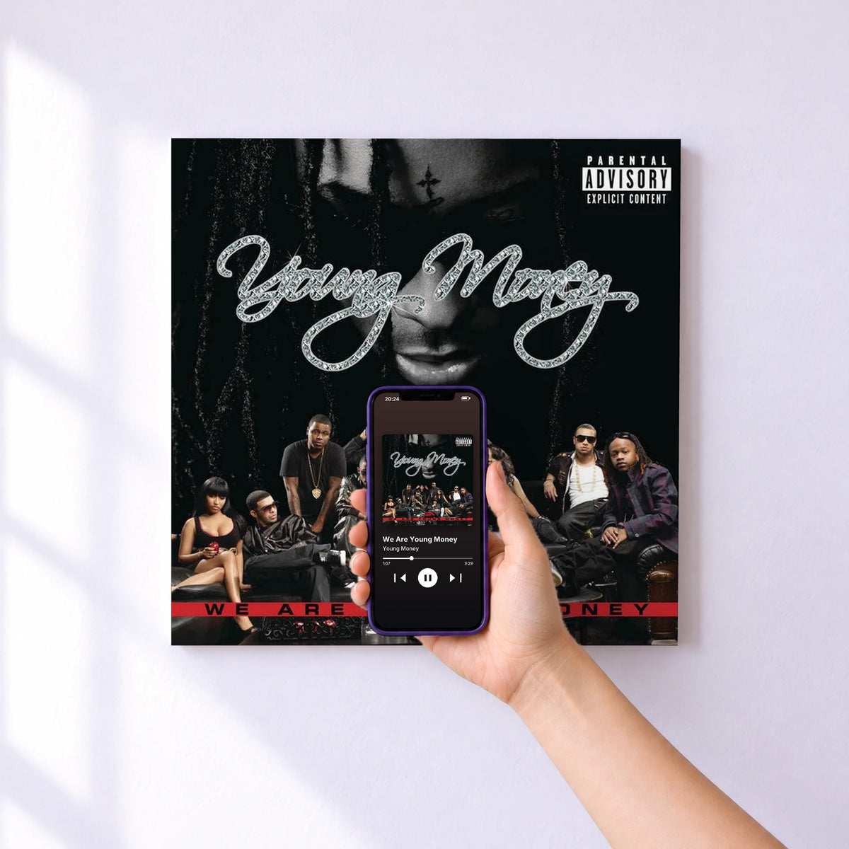 Affiche connectée We Are Young Money de Young Money au mur : l'album se lance en approchant le téléphone